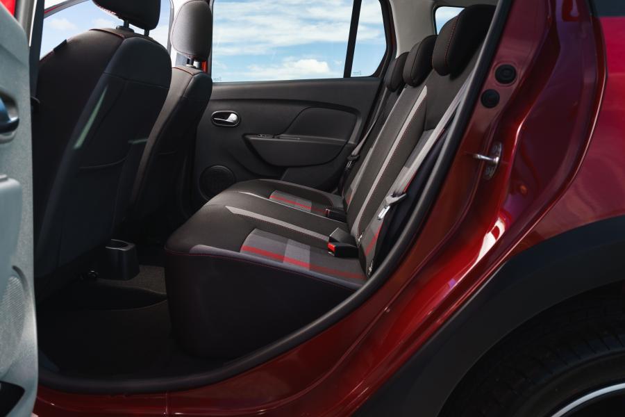 Интерьер Dacia Logan MCV Stepway Techroad 2019 года  (UK) (фото 25 из 34)